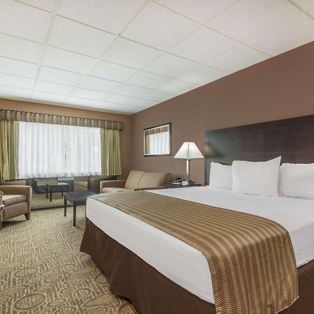 Ramada By Wyndham Paintsville Hotel & Conference Center Exterior photo