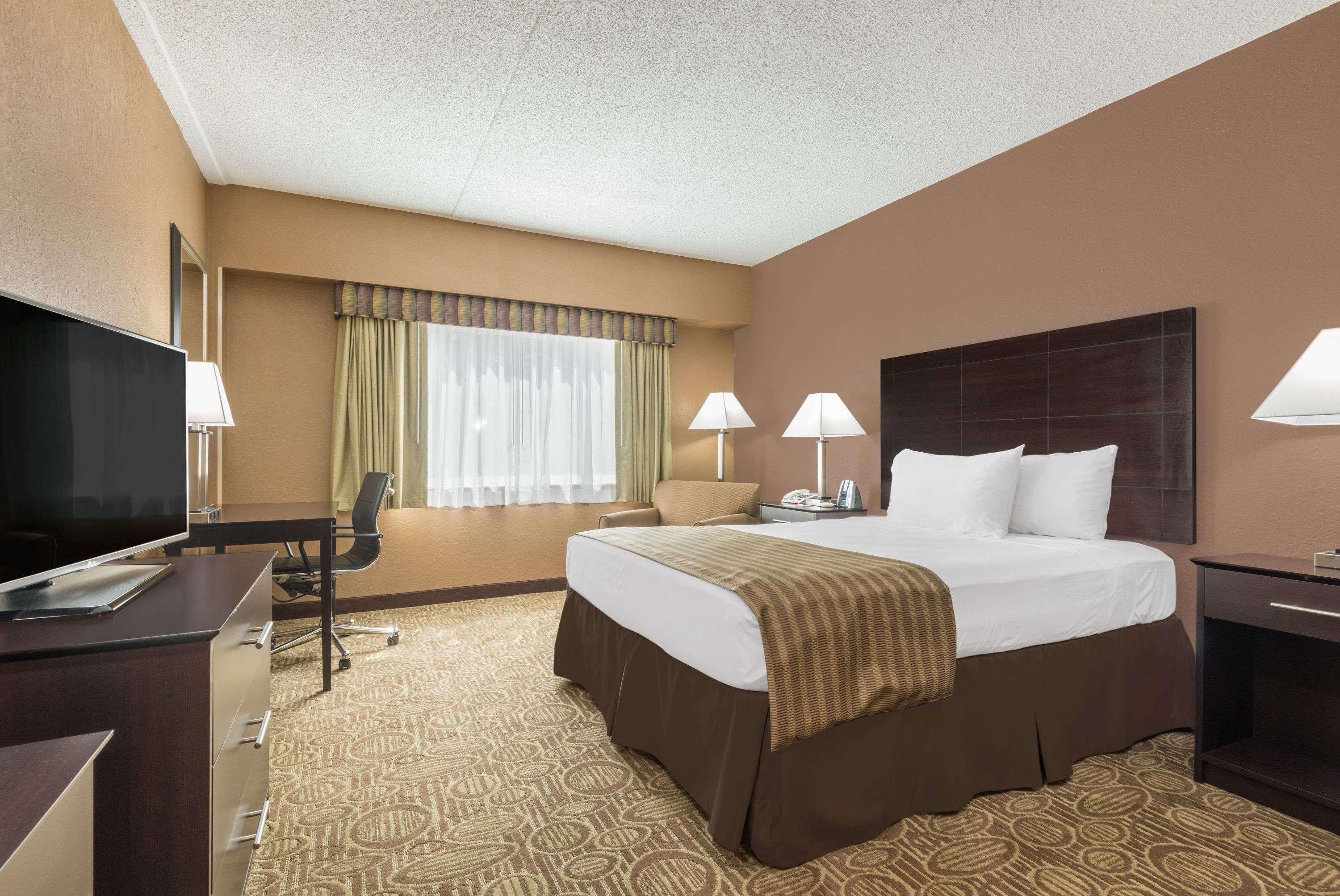 Ramada By Wyndham Paintsville Hotel & Conference Center Exterior photo