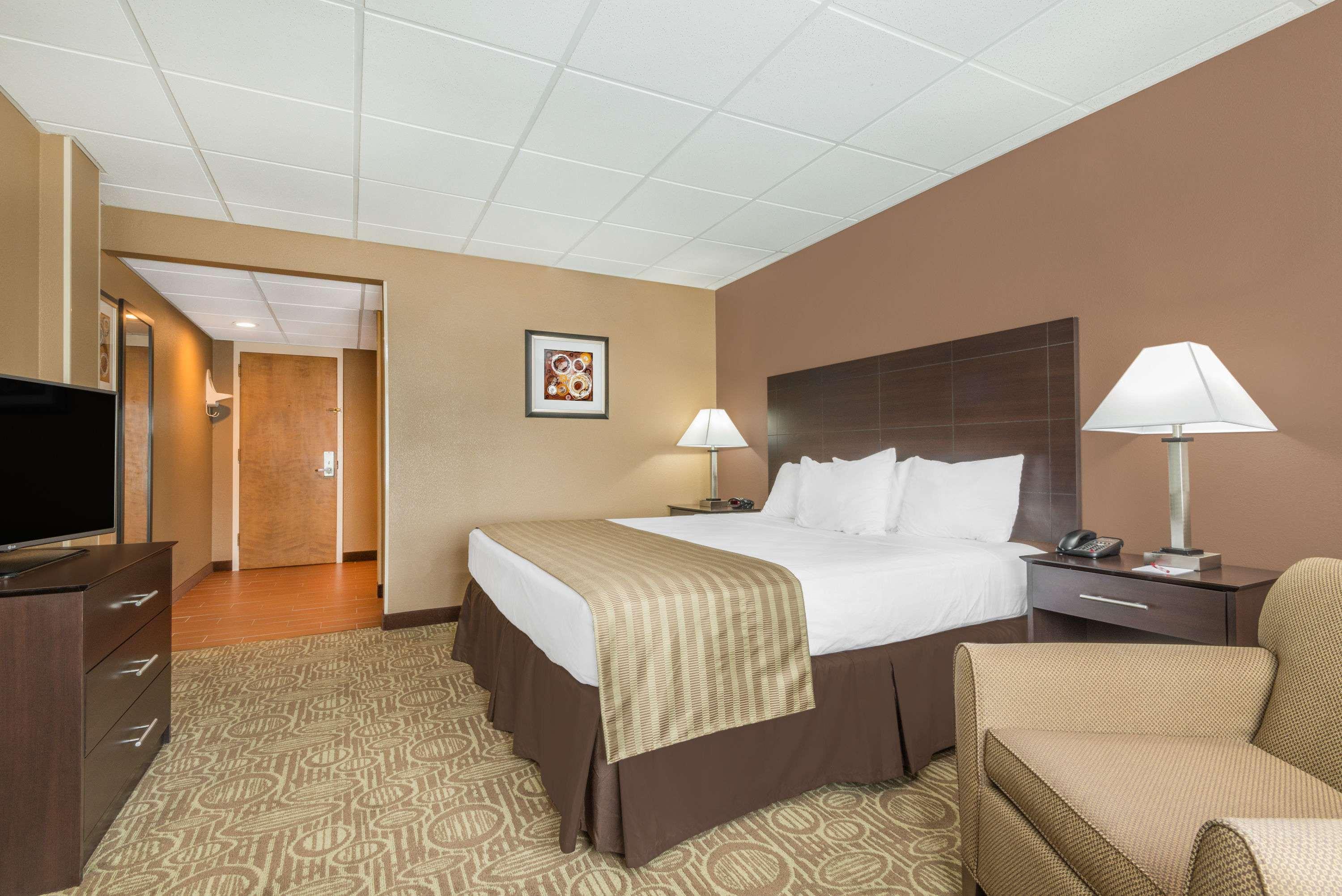 Ramada By Wyndham Paintsville Hotel & Conference Center Exterior photo