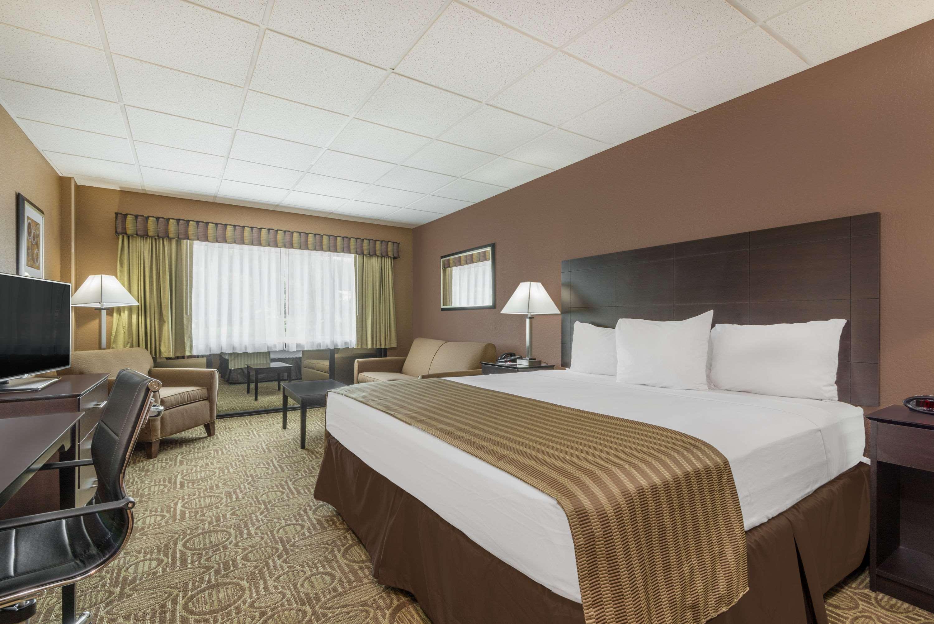 Ramada By Wyndham Paintsville Hotel & Conference Center Exterior photo