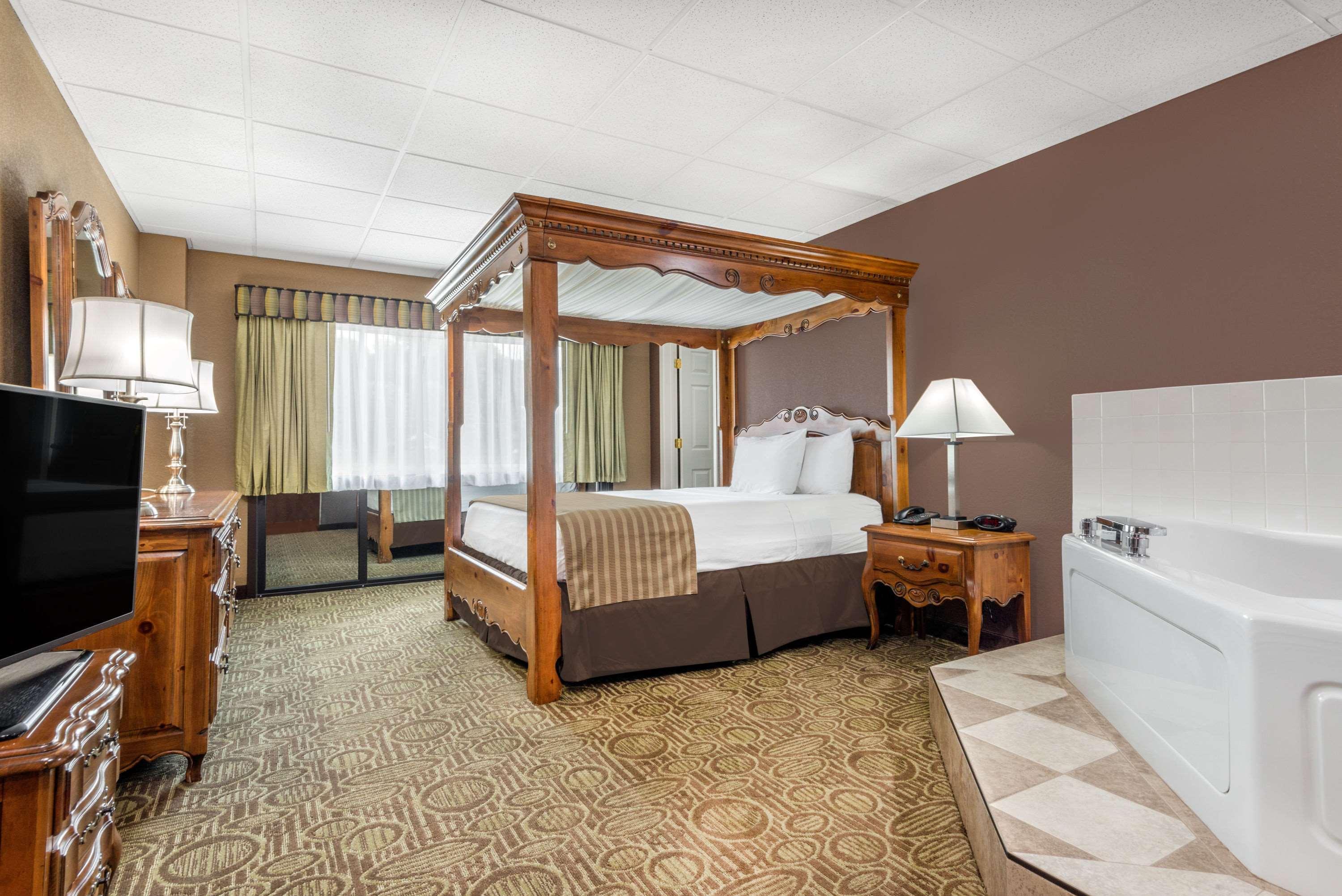 Ramada By Wyndham Paintsville Hotel & Conference Center Exterior photo