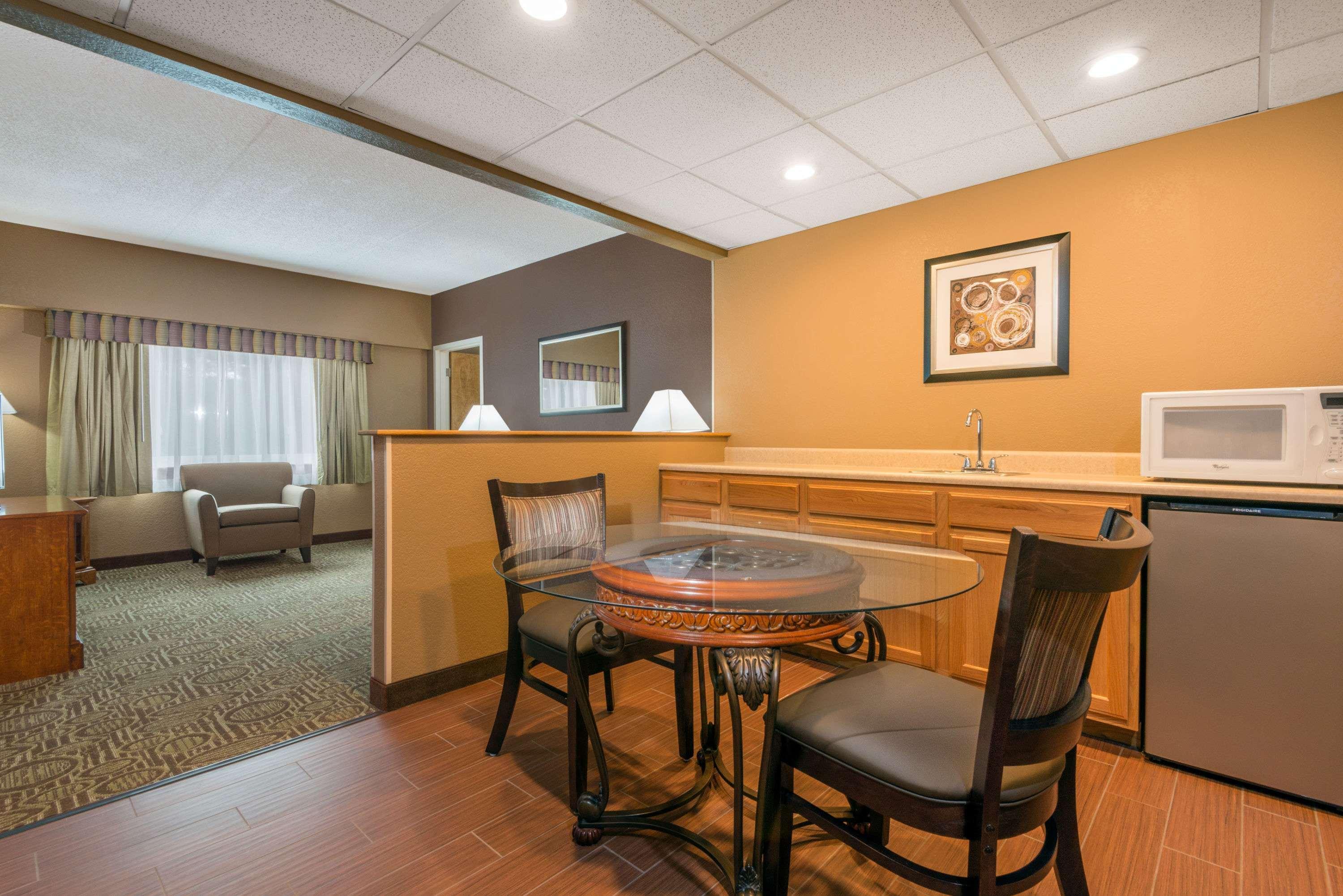 Ramada By Wyndham Paintsville Hotel & Conference Center Exterior photo